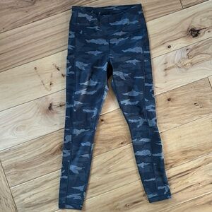 Athleta ultimate camo 7/8 tight xs